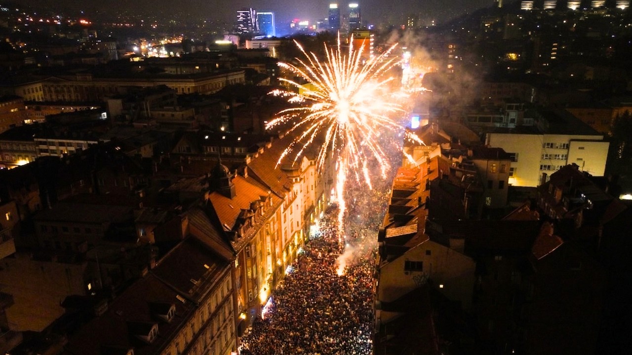 NESTVARNE SCENE ispred Vječne vatre! Sarajevo slavi plasman ZMAJEVA na MUNDIJAL!
