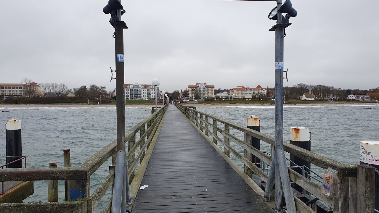 Grauer Wintertag in Kühlungsborn Ostsee Dezember 2024