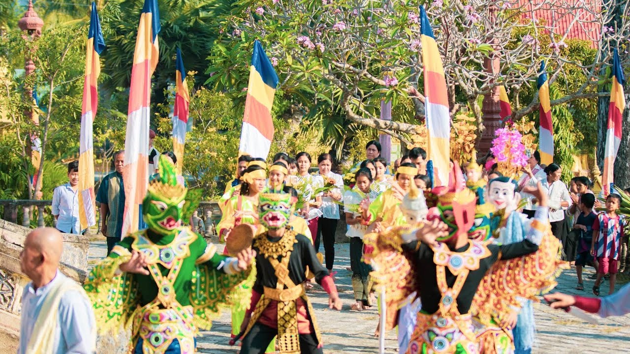 ដង្ហែបុណ្យអកអំបុក វត្តត្រពាំងត្រាវ 