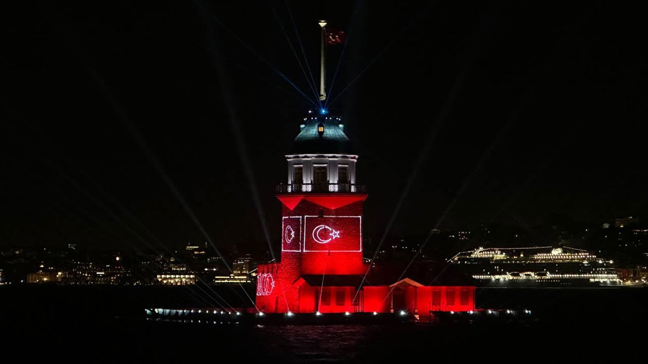 Kız Kulesi Türk bayrağı ile ışıklandırıldı