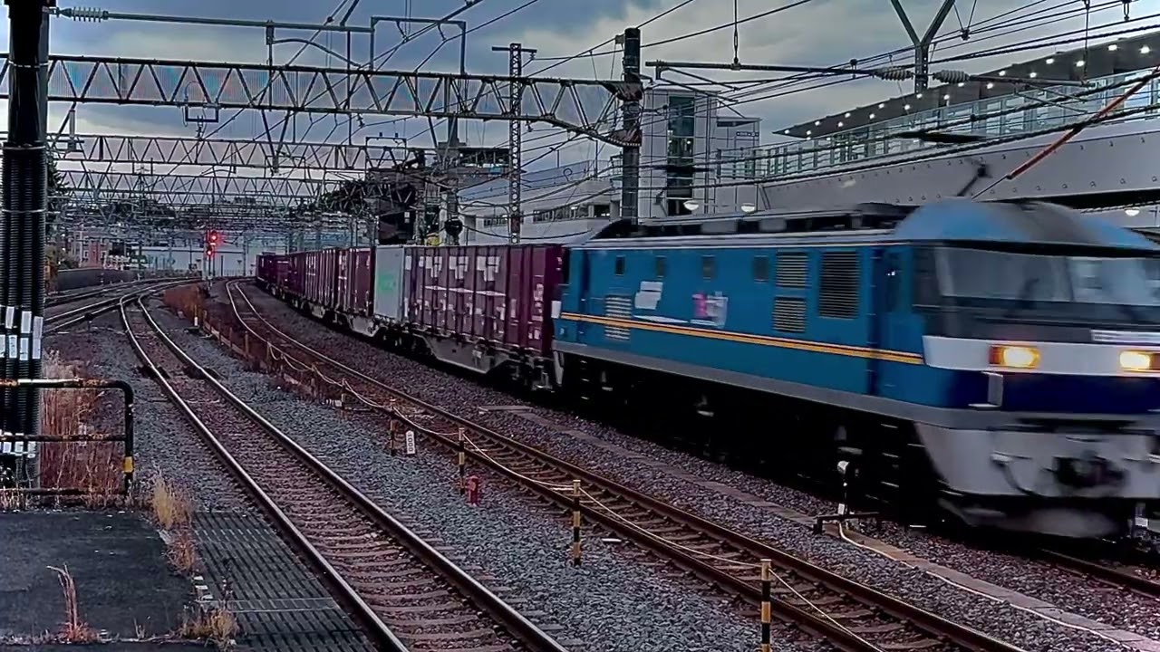 貨物列車ラッシュが続いてきた回送列車は？