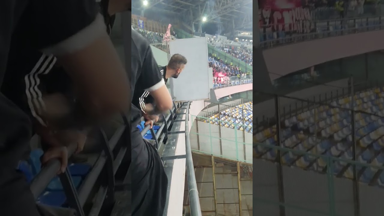 Tifosi del #palermo lanciano petardo contro il #napoli , il Napoli lo restituisce al mittente