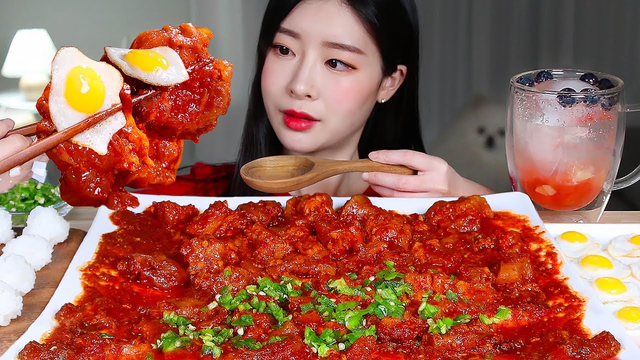 ASMR MUKBANG 🔥 Острые тушеные говяжьи сухожилия 🔥 Острый перец чили, яичница и рис (+ рецепт)