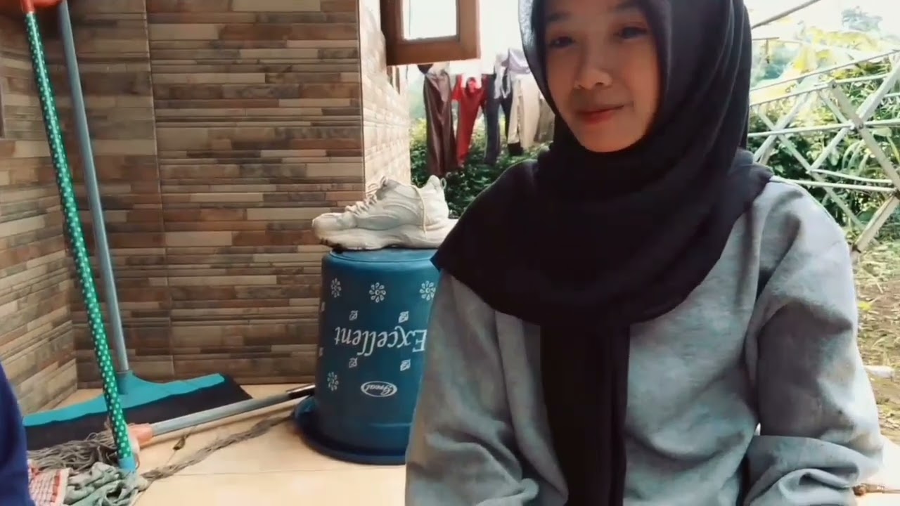 tangan yang datang saat susah