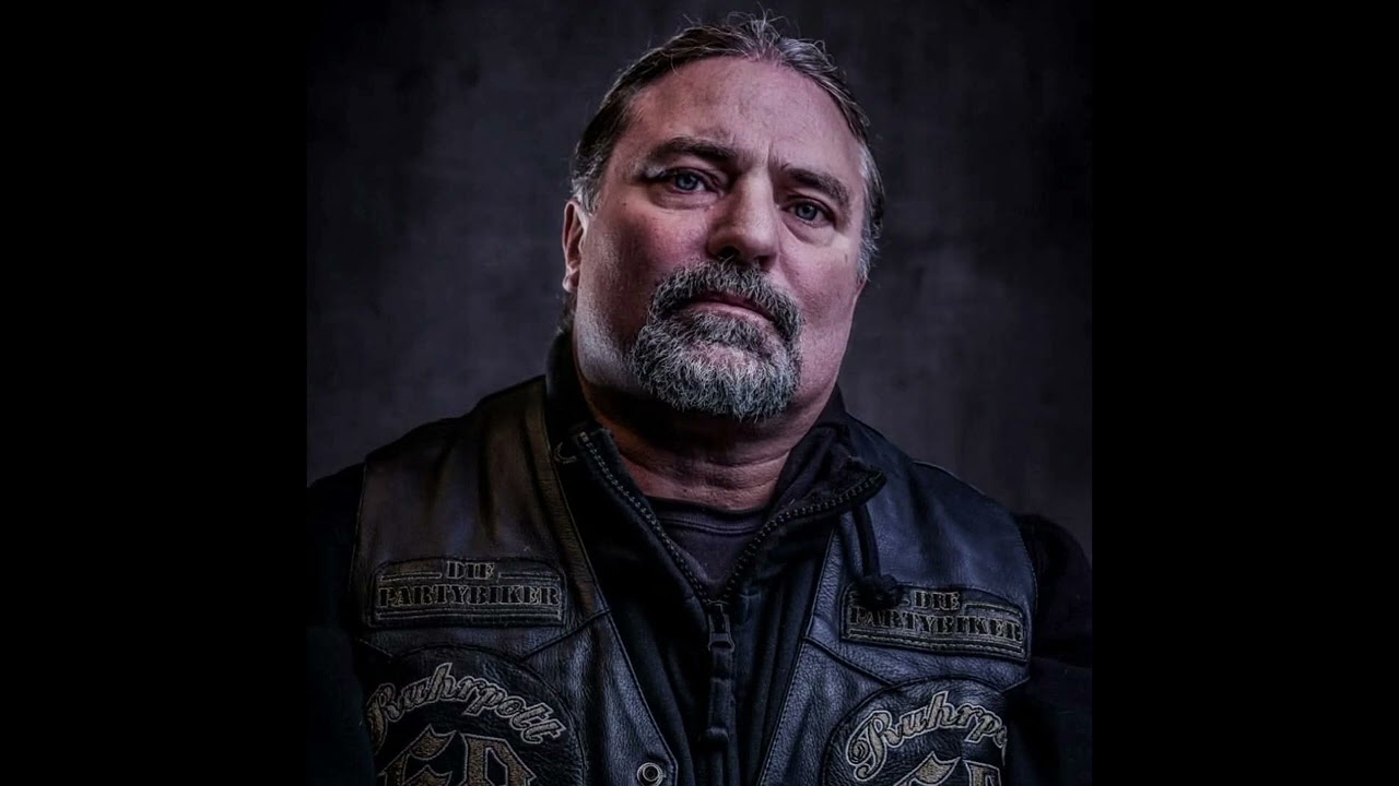 ER IST DER BIKER!