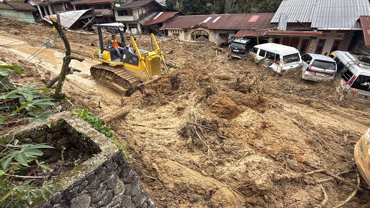 LUAR BIASA‼️KOMPILASI BULLDOZER YANG BUKA JALUR 💯% LONGSOR BATU JOMBA SEKITAR !
