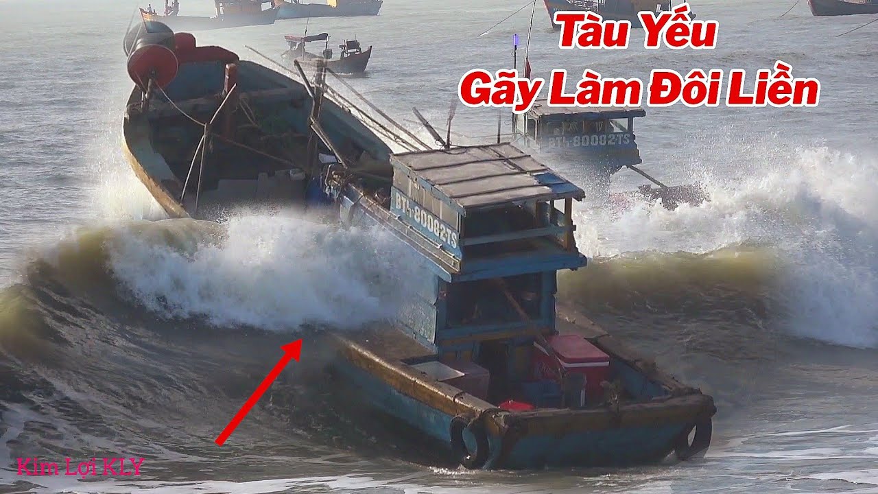 Những Cơn Sóng Quá Bất Ngờ ,Tàu Cá Đi Qua Đây Chỉ Cần Lơ Là Xíu Là Chìm Liền.