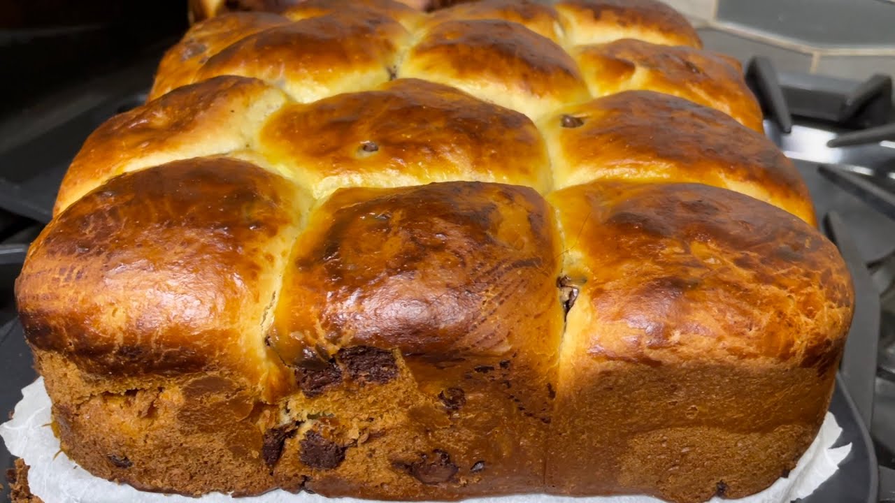 بريوش الشهدة /خلية النحل بدون زبدة مفشفش وخفيف بحال القطن بحشوة الشكلاط والزبيب