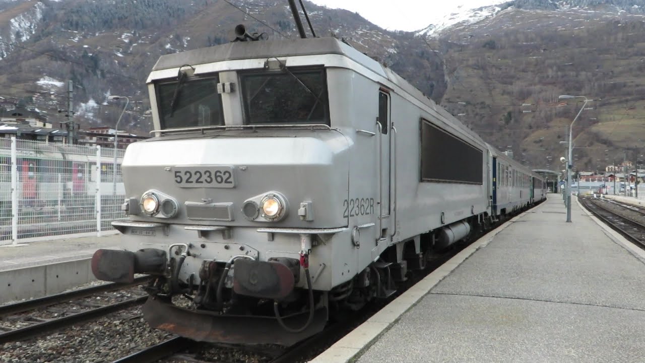[Bourg-Saint-Maurice] BB22200+Corail B5 (TER Rhône Alpes)