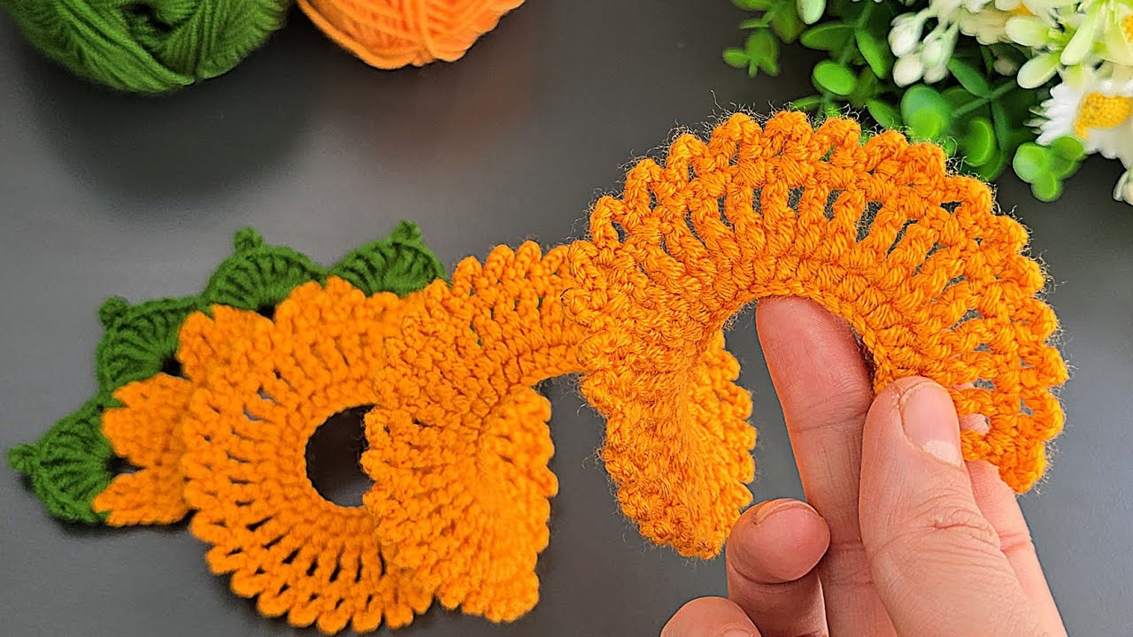 Super Beautiful 🥰🌿🌸 DIY Crochet Leaf Flower Tutorial | Easy and Beautiful Crochet Decoration