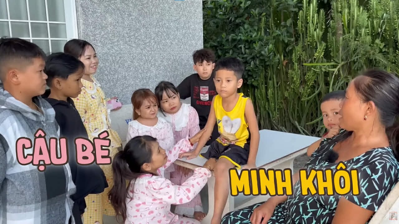 Biệt Đội Tí Hon Thăm Cậu Bé Minh Khôi “Một Chân“ Đẹp Trai & Đầy Nghị Lực || Vợ Chồng Bé Bỏng