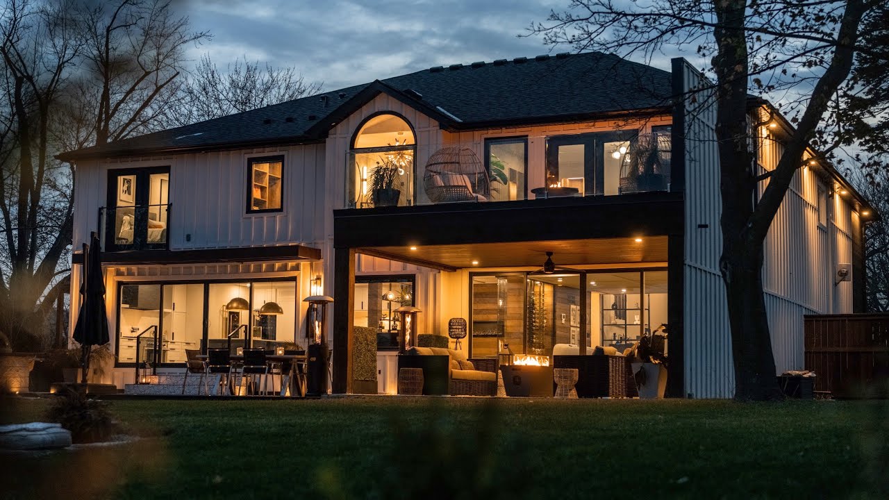 Resort-style dream home with PRIVATE Beach in Niagara on the Lake