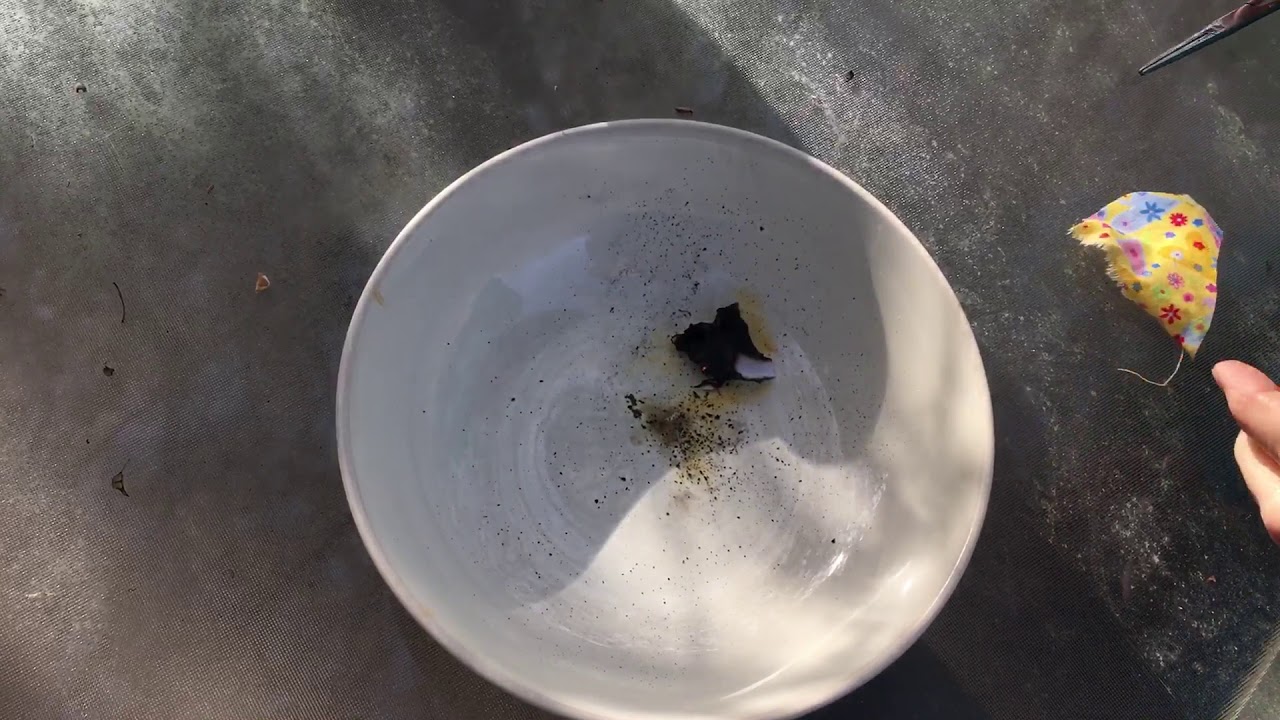 Burn test to determine if a fabric is 100% cotton or cotton/polyester