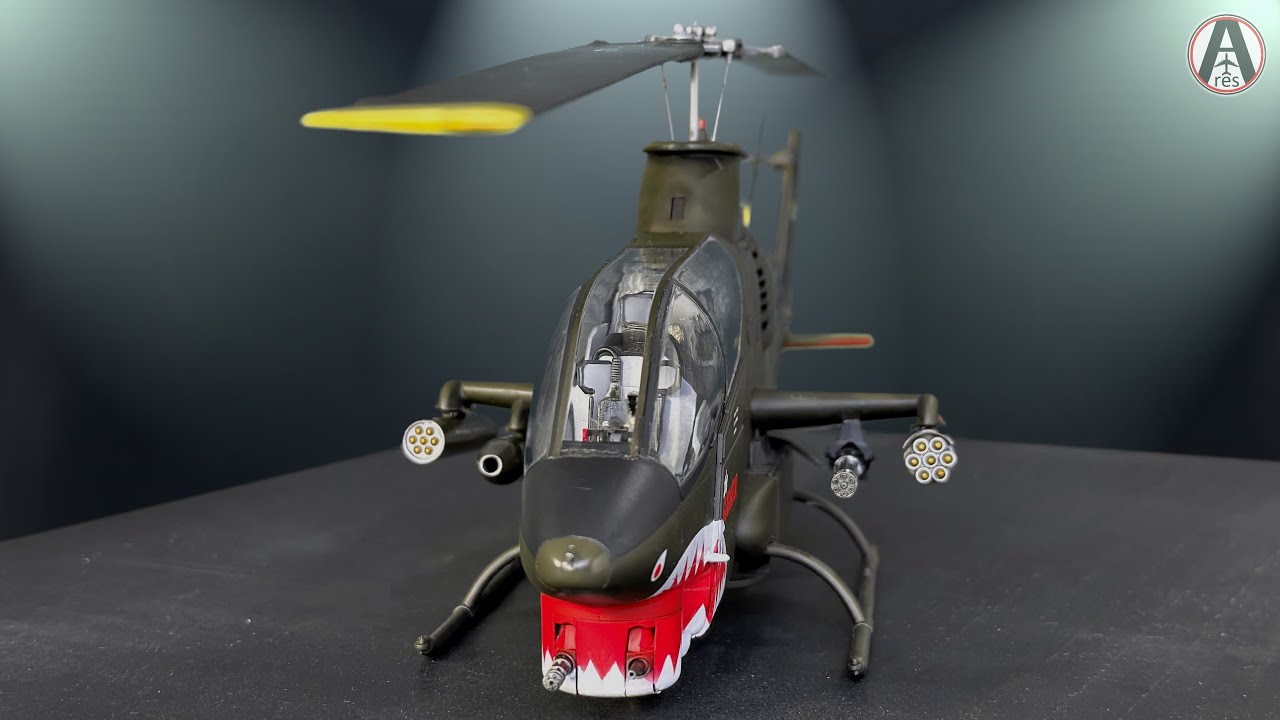 Hélicoptère Cobra Bell AH-1G ICM 1/32 Black basing model