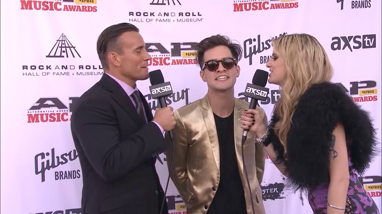 Watch funny moments from the 2014 APMAs red carpet