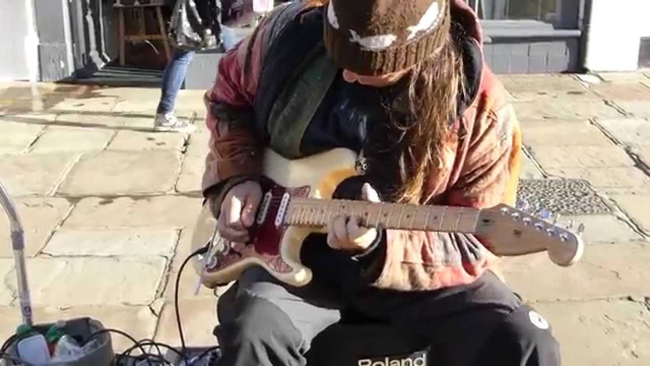 Mark Allen - Autumn leaves - Guitarist - Performing on the street of Chichester - Götutónlist