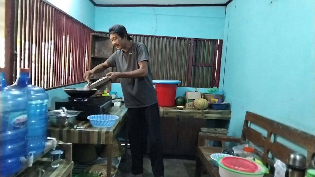 Persiapan buka puasa - masak ayam semur dan ayam goreng crispy