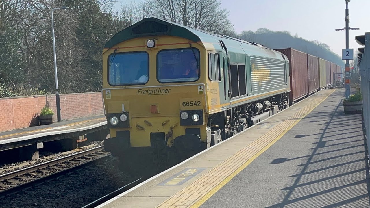 Freightliner 66542 meets Northern 195025 at Lea Road 5/3/2026