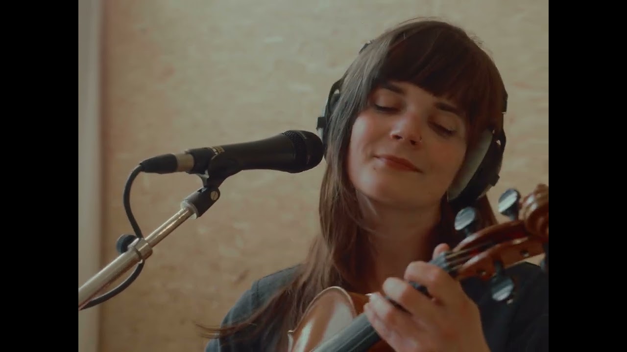 Roosmarijn - Room For Another Chest (live video)