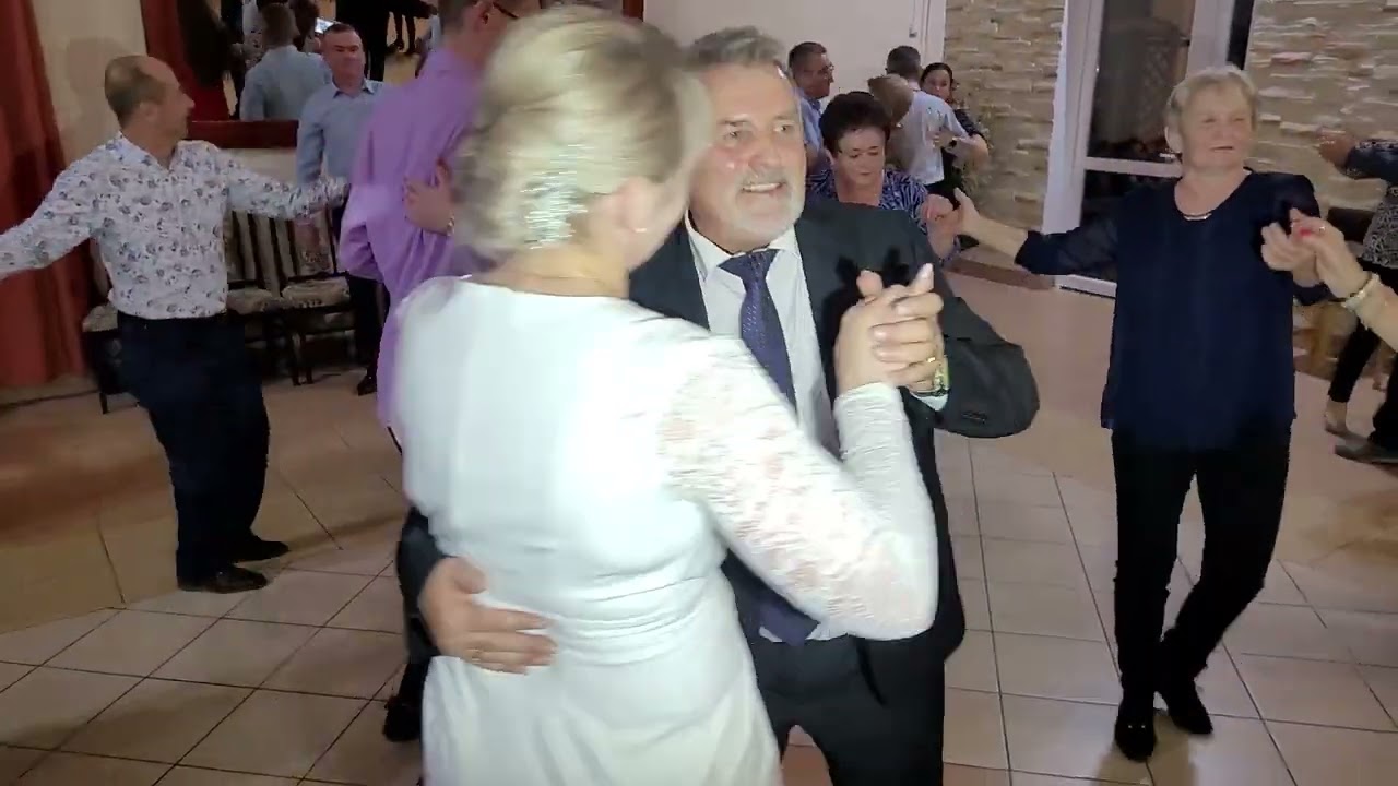 16 listopada 2024 Relacja na ŻYWO Zbyszek elegancko UBRANY bawi się w  BURSZTYNIE