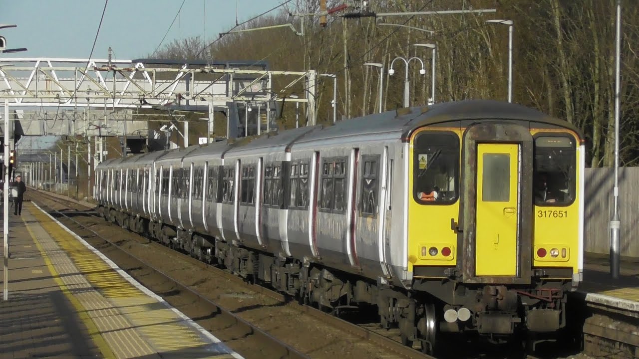 Trains at Cheshunt