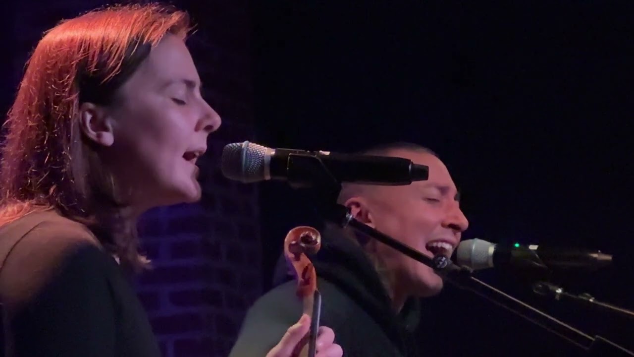 Noah Gundersen with Abby Gundersen performing 'Ledges' @ the Turntable in Indianapolis, IN 4/25/25