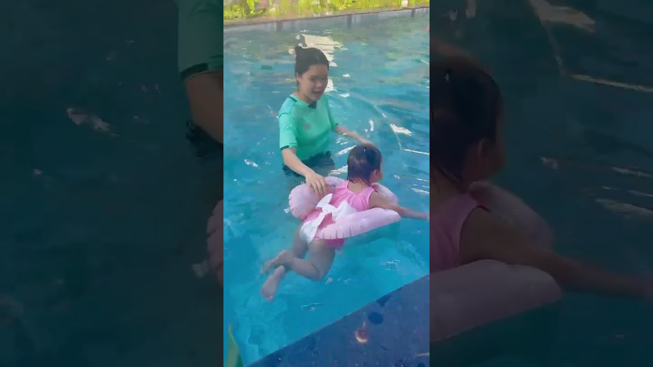Gia đình tắm hồ bơi mùng 2 tết  18/02/2026