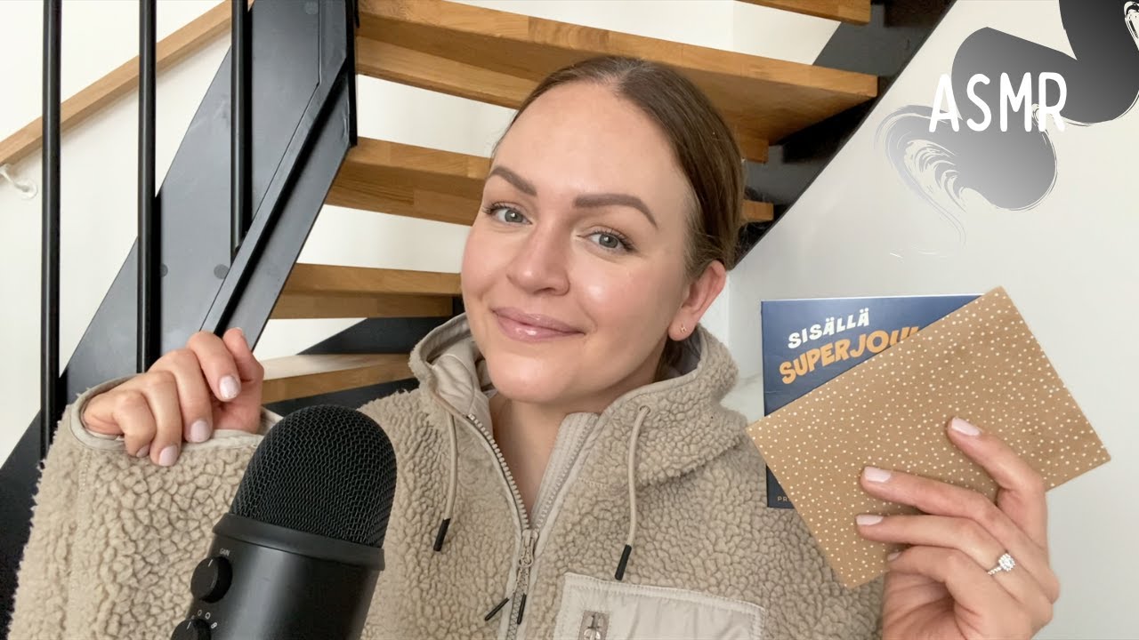 ASMR SUOMI - lahjojen esittely (whispering & tapping)