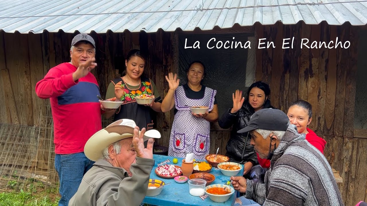 Pozole Rojo De Puerco En Familia La Cocina En El Rancho ft Asi Se Vive En El Rancho