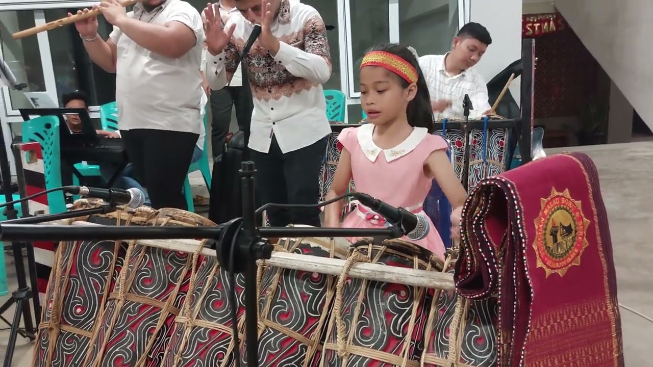 Hebat anak kecil Abigail br Malau mampu memainkan TAGANING musik Gondang Batak dengan baik