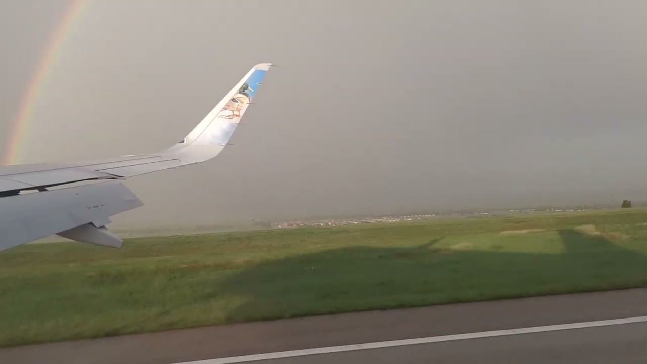 Frontier A320 Landing Colorado Springs (KCOS) RW 36R in Rain