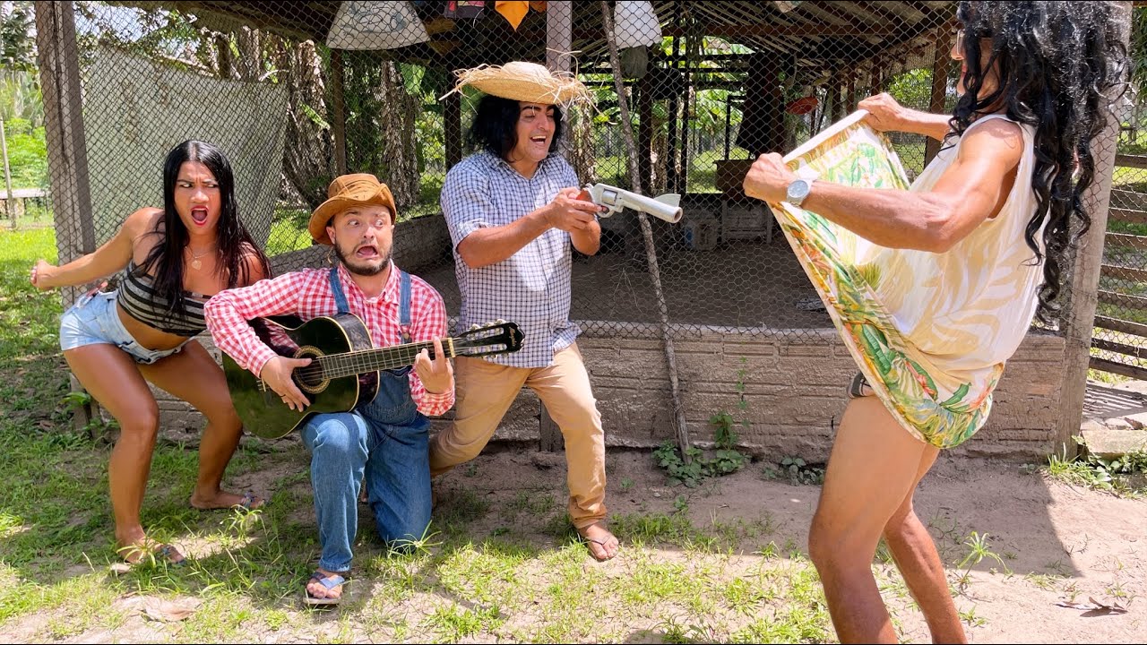Seu Manel arrocha a morena no forró do Tião no Maranhão