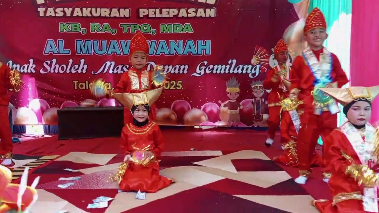 Tari piring dari TK AL MUAWWANAH