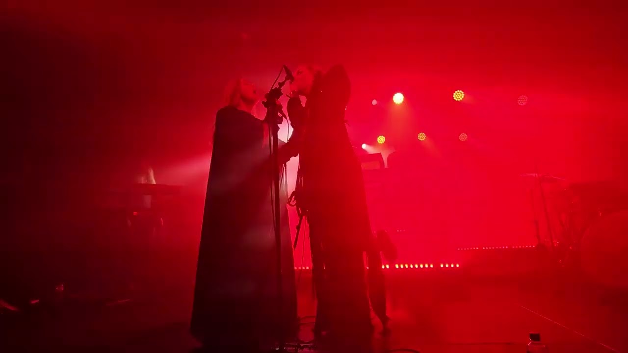 eivør feat. elinborg - upp úr øskuni live at zoom 27.09.25 