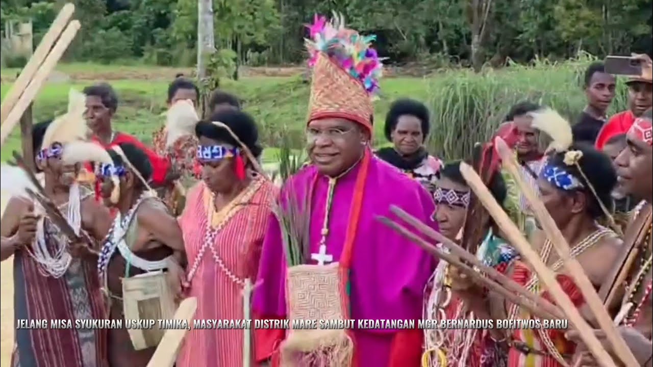 Uskup Timika, Anak Kampung Suswa Distrik Mare Disambut Secara Adat.