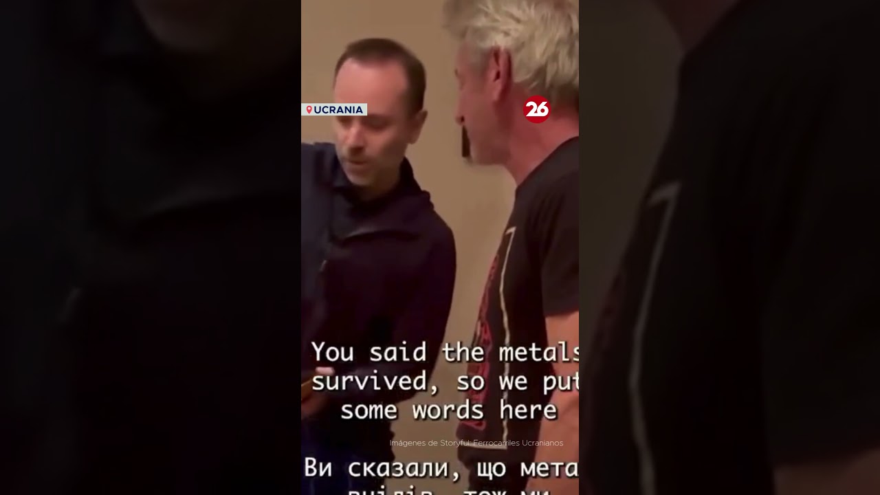 Украинцы преподнесли Шону Пенну &laquo;Оскар&raquo;, выкованный из поврежденной войной стали.