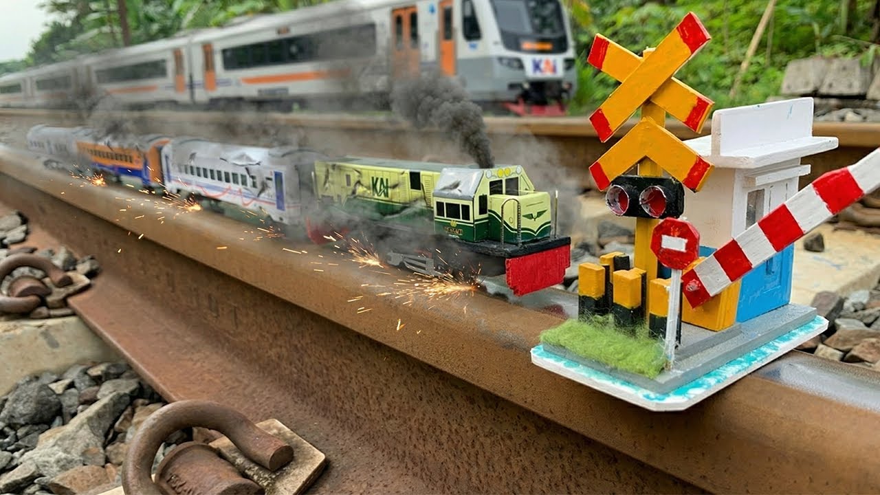 Mencari & Merakit Kereta Api di Sisi Rel, CC201, CC206, CC203 Gerbong Jadul Rel Palang Pintu