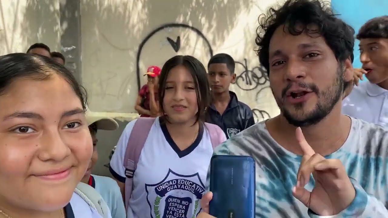 Estudiantes Saben el Himno Nacional??? Colegio Guayaquil