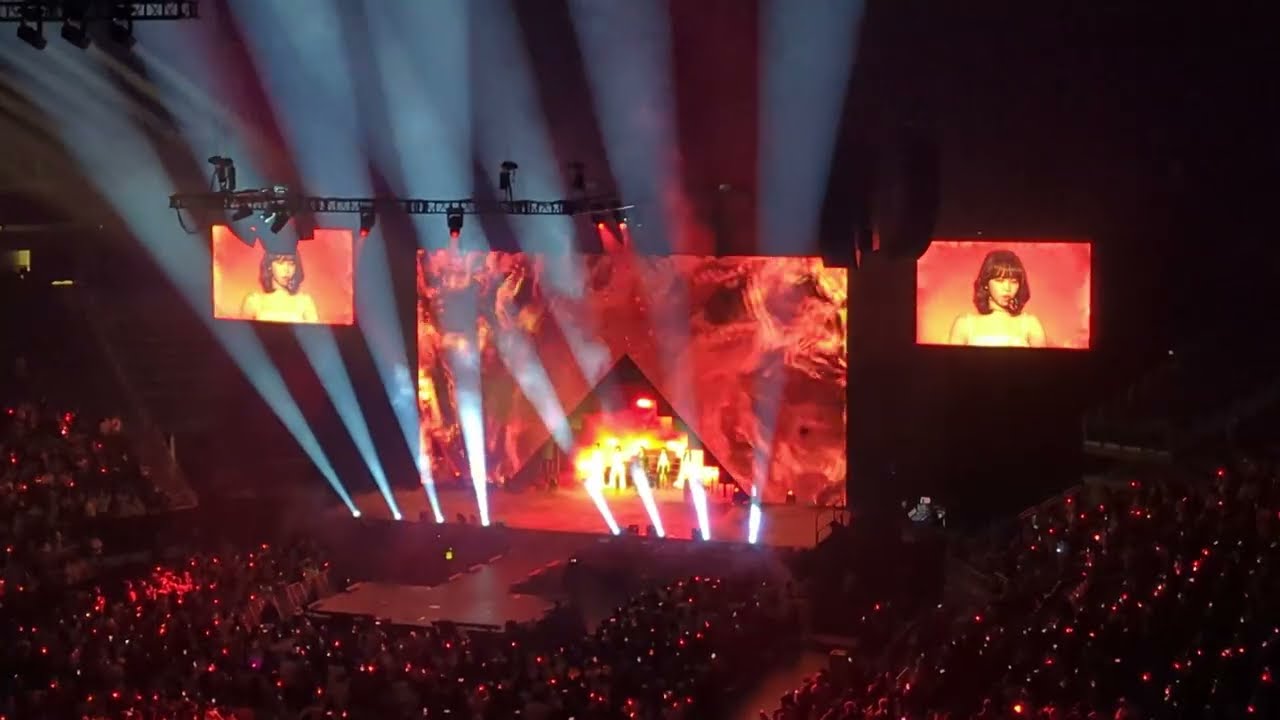 LE SSERAFIM - EASY CRAZY HOT (Live Tour) @ Climate Pledge Arena Seattle fancam (clips)