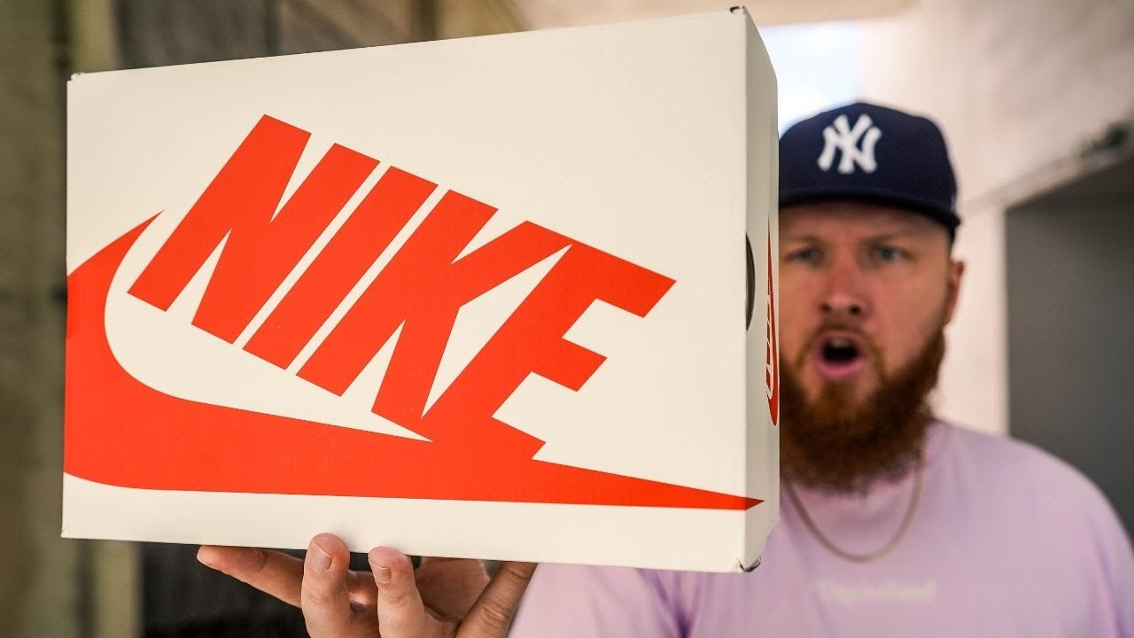SOLD OUT NIKE SNEAKERS FROM ONE OF THE BEST STREETWEAR BRANDS EVER!
