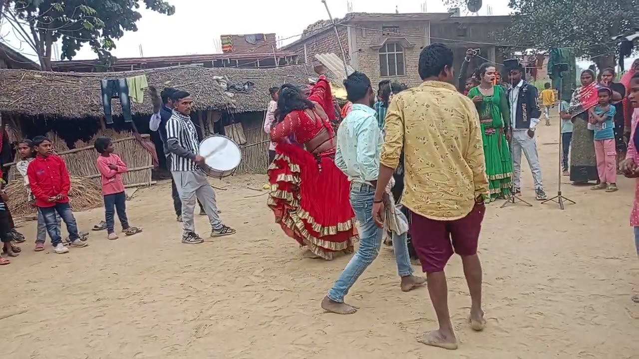 कैसे लगा दोस्त डांस कॉमेडी में बताना मेरे भाई लोग नाच रहे थे