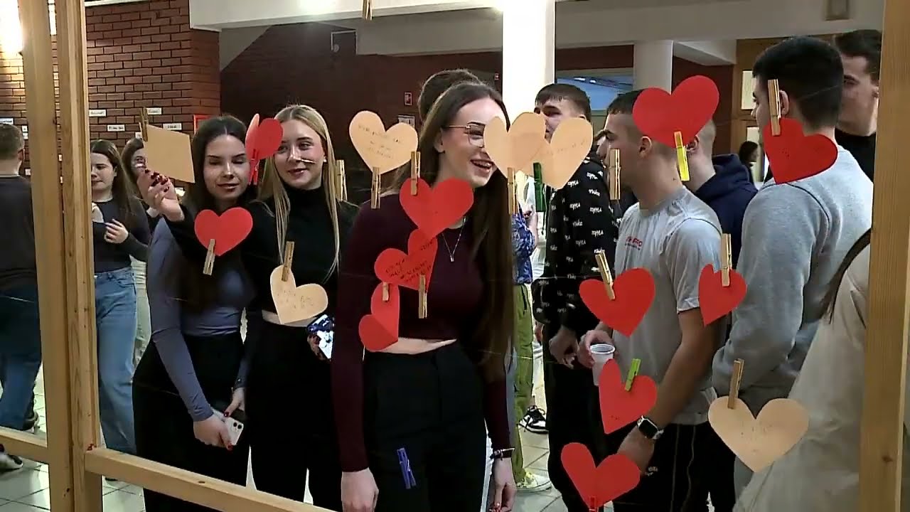 Közel 700 fánk fogyott a Bibó aulájában (Halas Tv - Hírnapló)