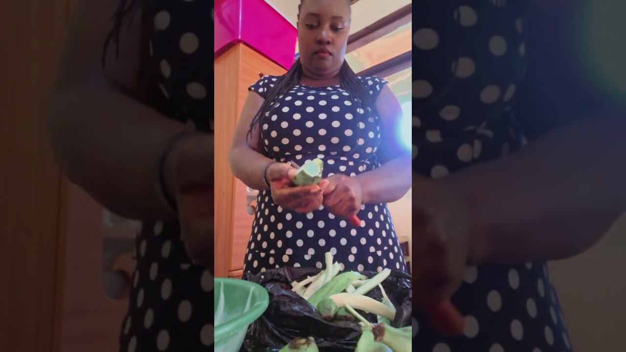 Matooke peeling | simple meal #visituganda #matooke #uganda #fypyoutube #fyp #fypシ 
