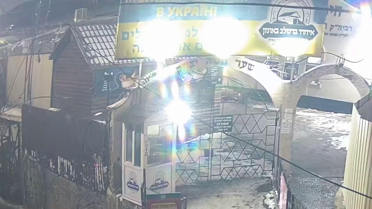 שידור חי מאומן - מצלמות 24 שעות מהכניסה הראשית לציון הקדוש באומן