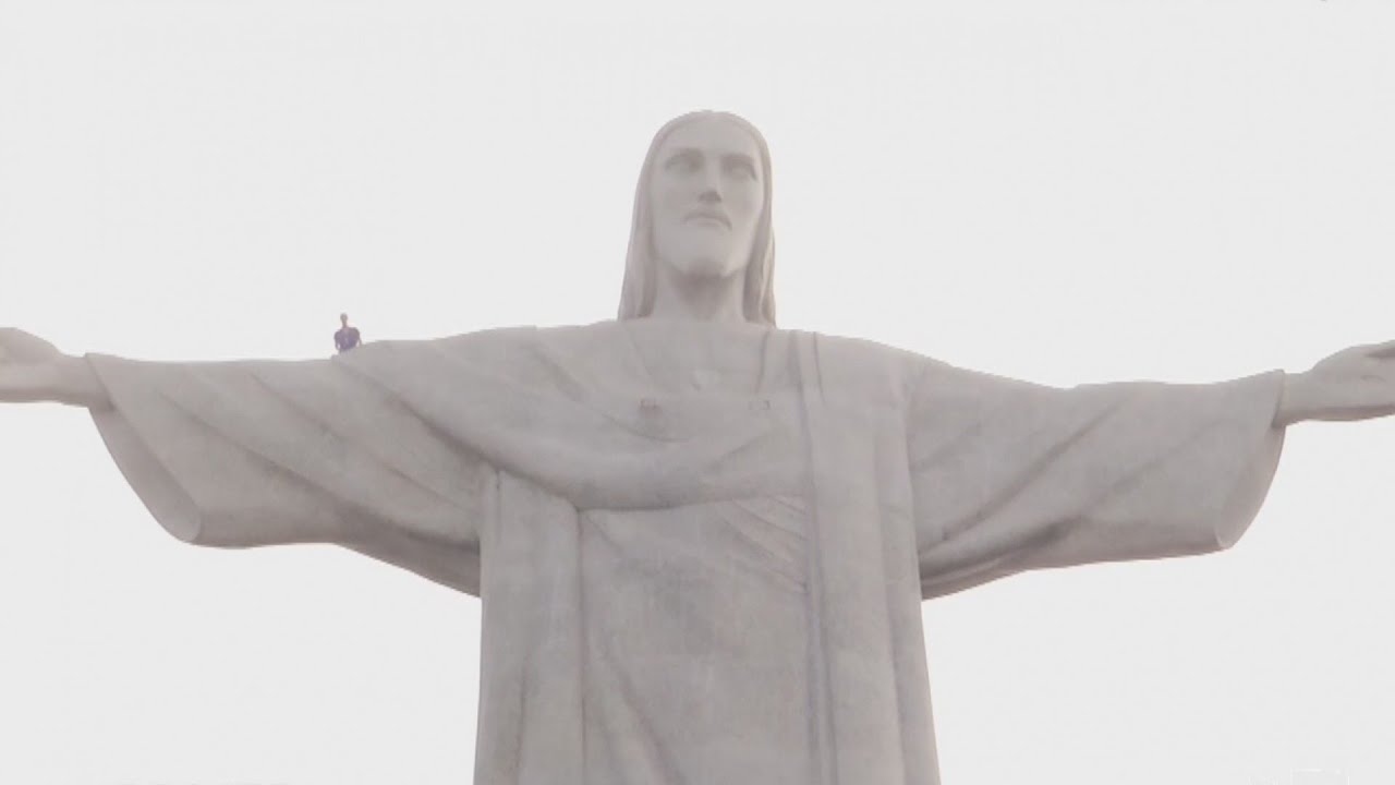 Monserrat nos muestra el Cristo de Corcovado desde su interior