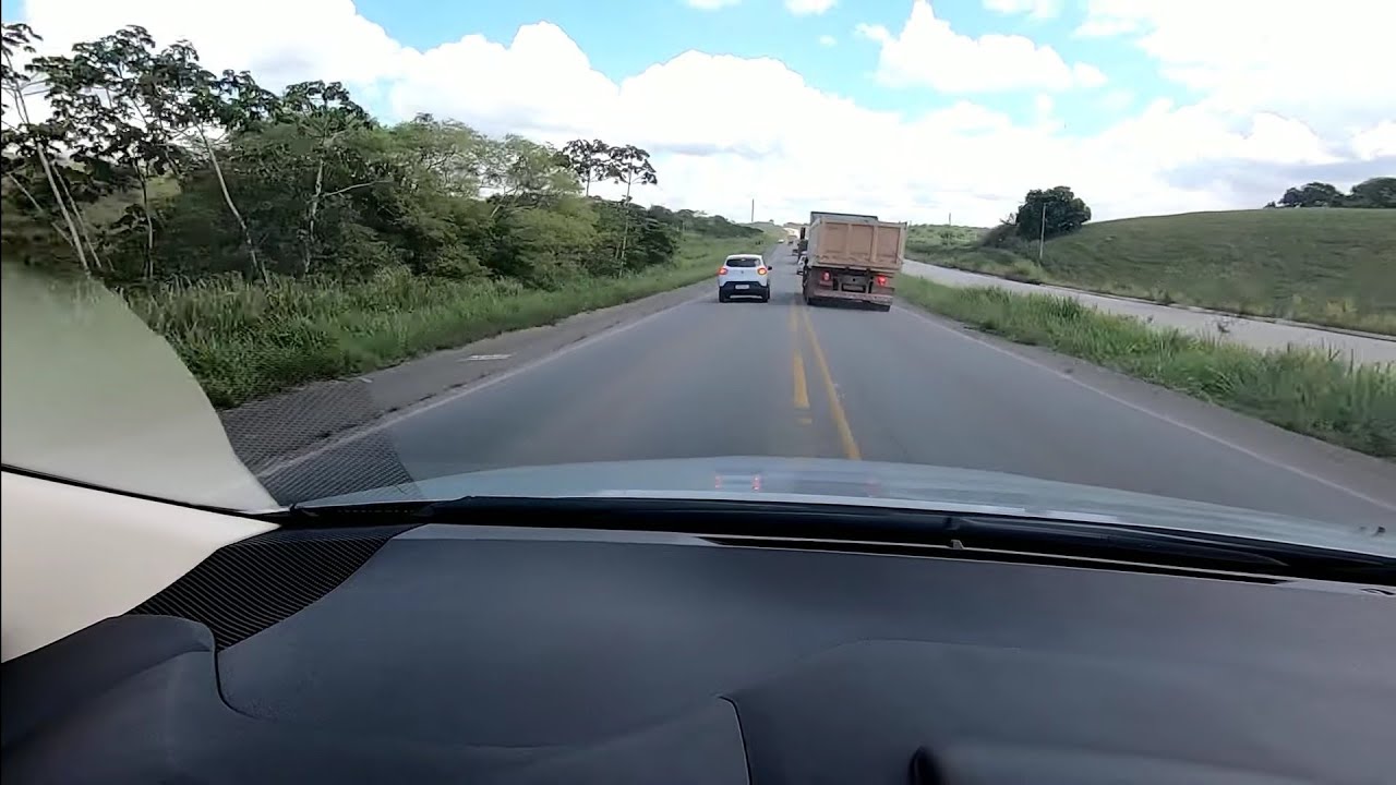 Renault  KWID do Capeta, sumiu na frente do novo Toyota Corolla Xei com 177cv.