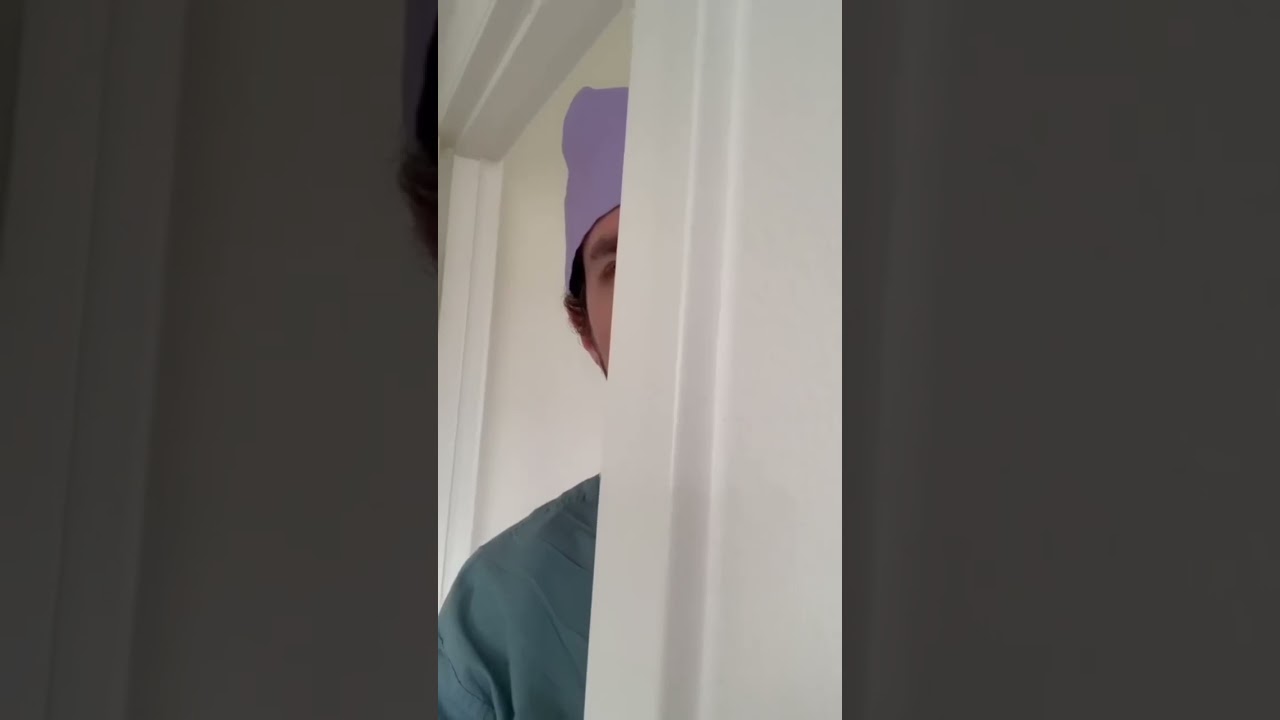 Ортопедический хирург идет на терапию