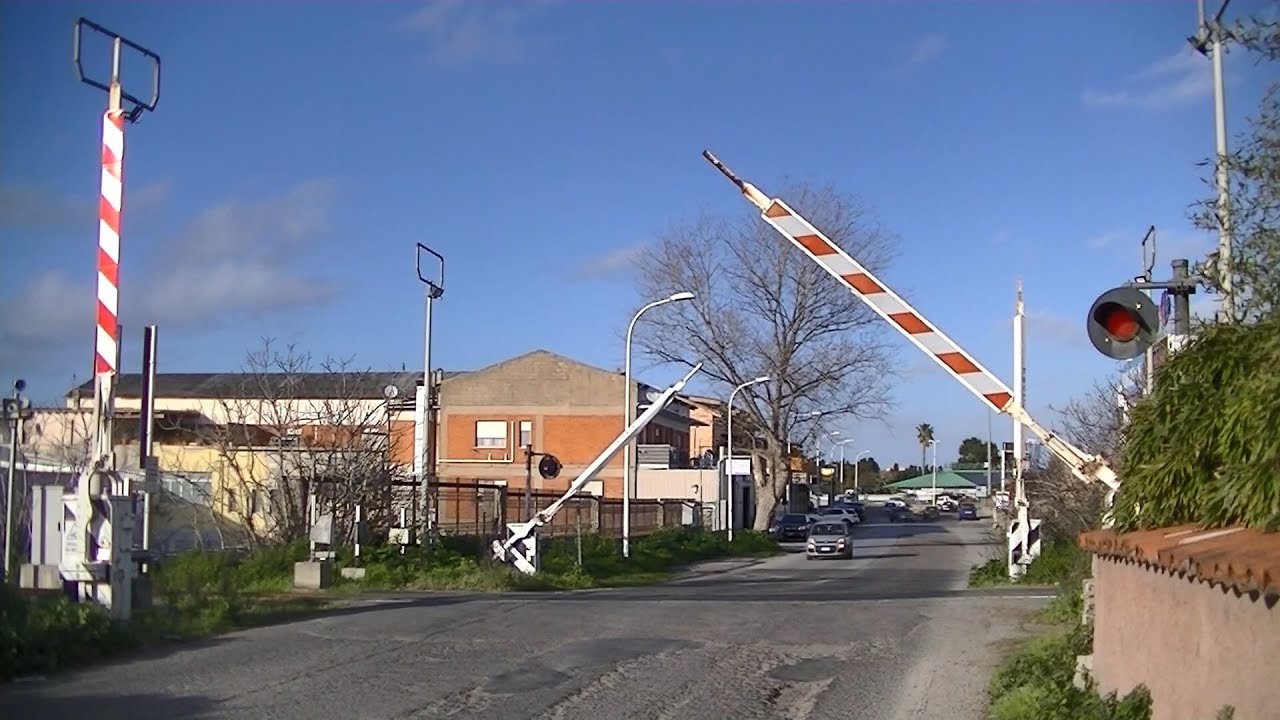 Spoorwegovergang Sassari (I) // Railroad crossing // Passaggio a livello