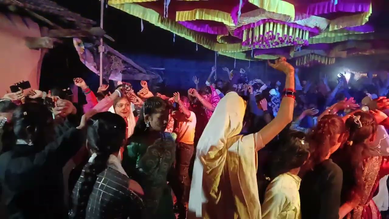New aadiwasi song viral aaj kal ne juvanya ucha gadhada kude re barso ni kre nu 🌵🌵🌵