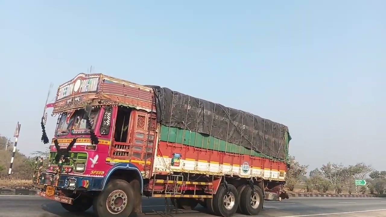 Hello doston namaste hamare Indian truck driver bhai se kahin nind vagaira aata hai to dhaba meina